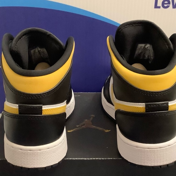 Air Jordan 1 Mid White Pollen Black Kids 5y - Picture 5 of 10